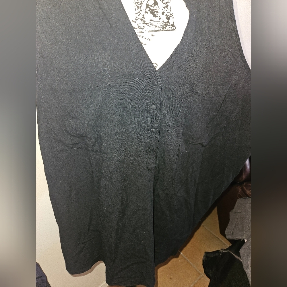 Torrid Womans Black Sleeveless Blouse Size 5 - Picture 2 of 13
